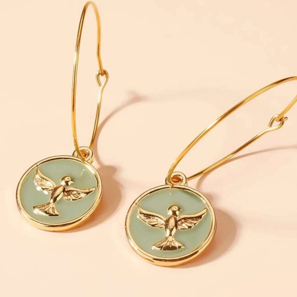 Dove peace angel flying hoop dangle earrings - Picture 2 of 3